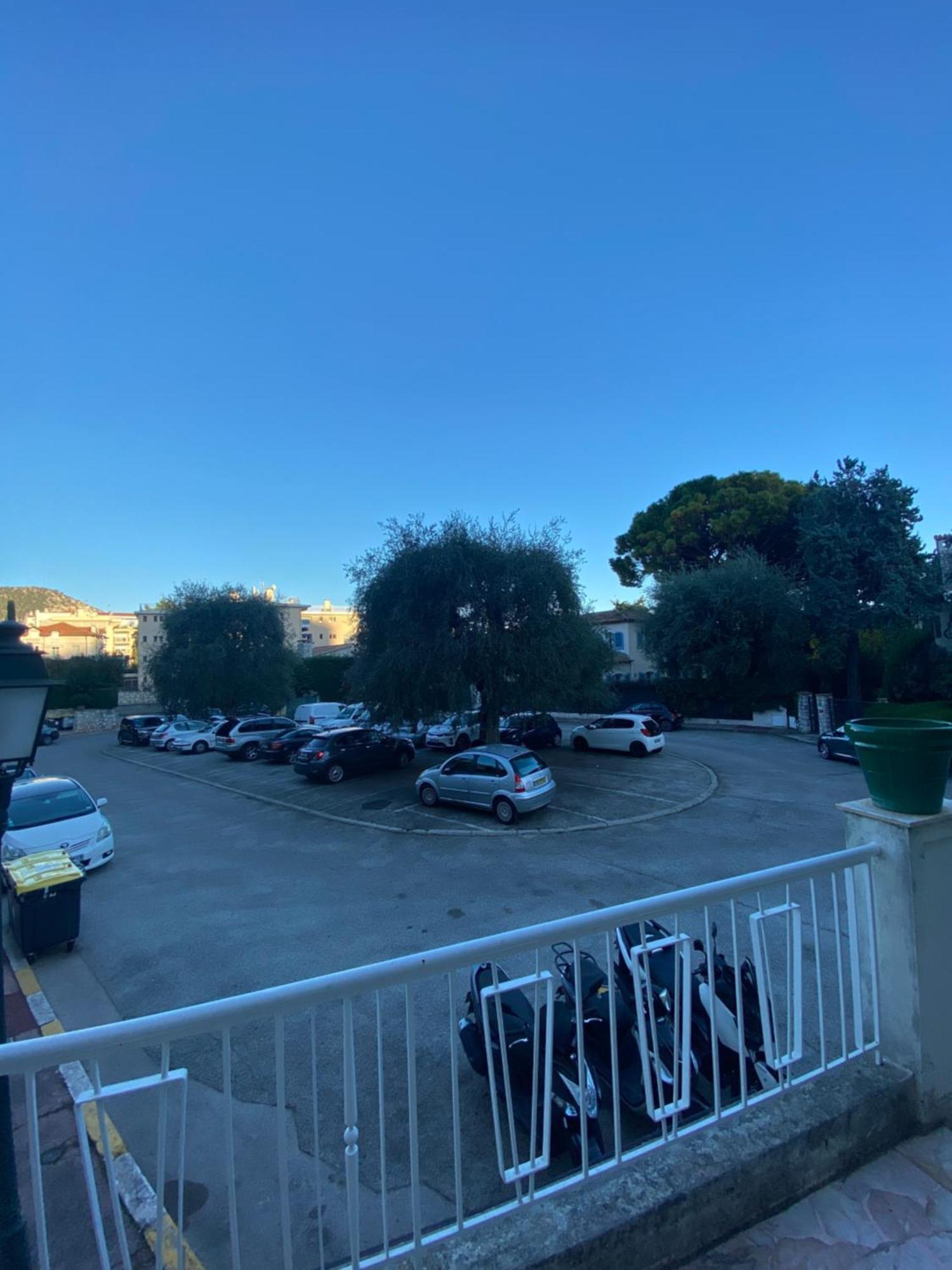 Studio calme à deux pas de la mer avec jardin et parking privé Beaulieu-sur-Mer Extérieur photo