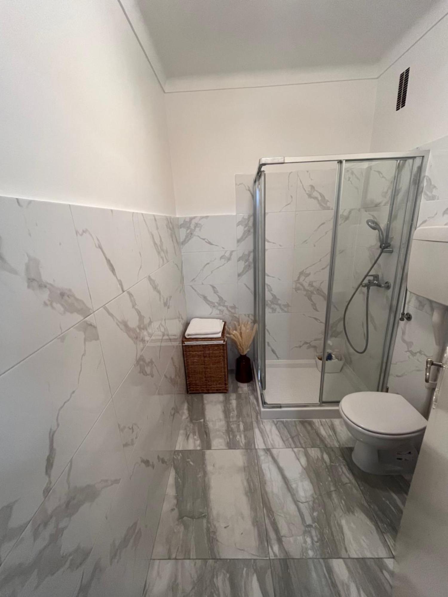 Studio calme à deux pas de la mer avec jardin et parking privé Beaulieu-sur-Mer Extérieur photo