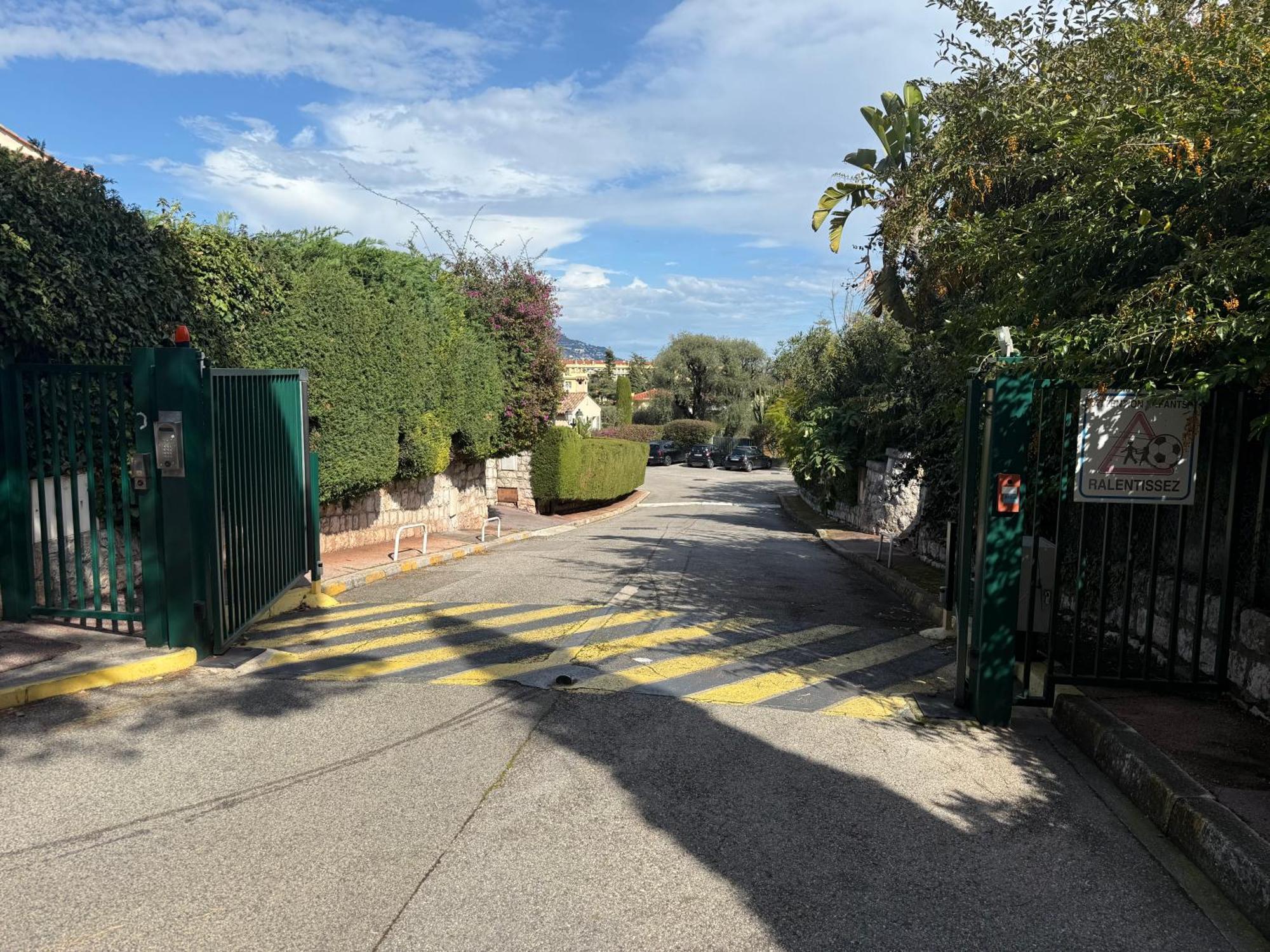 Studio calme à deux pas de la mer avec jardin et parking privé Beaulieu-sur-Mer Extérieur photo