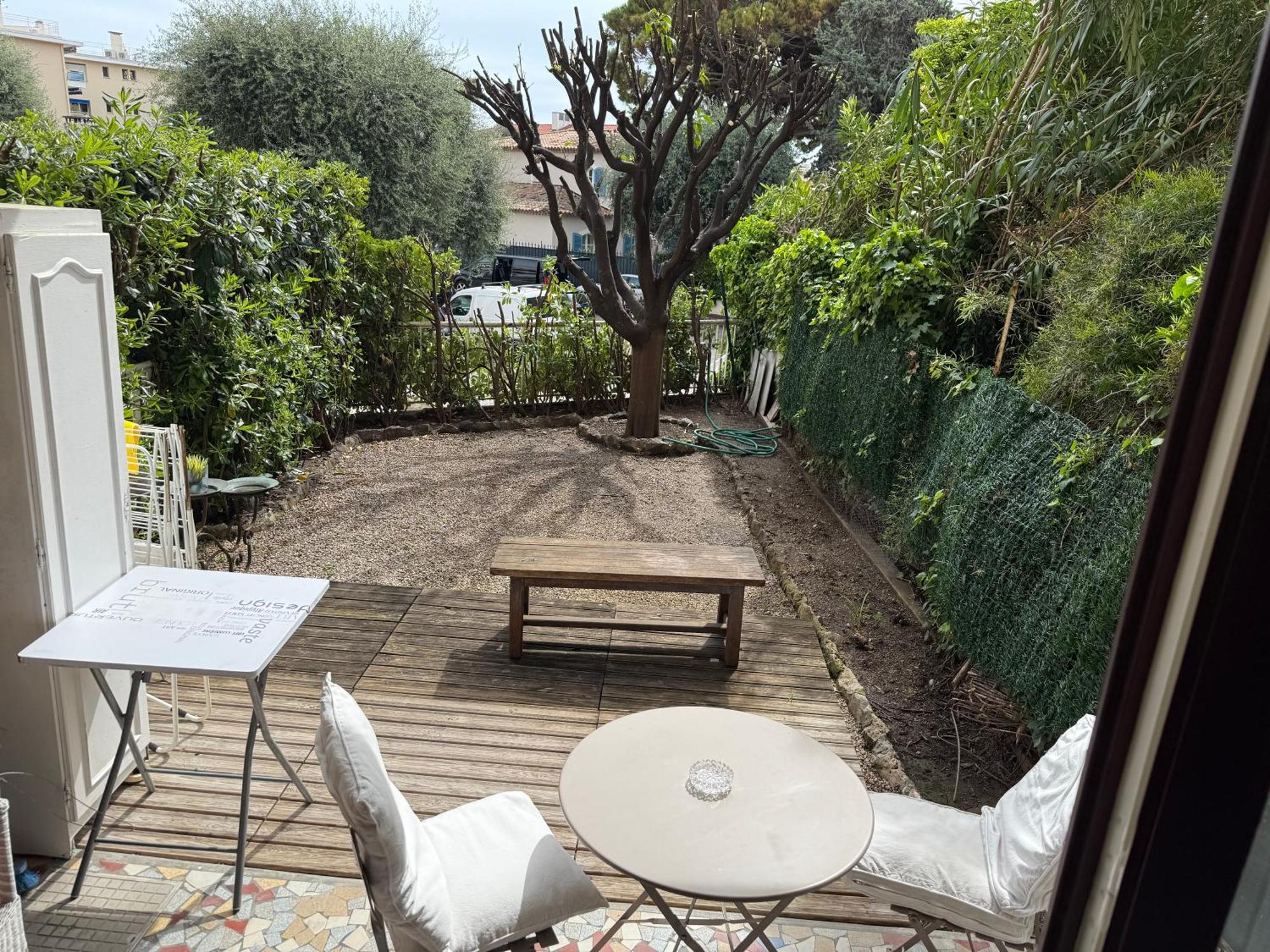 Studio calme à deux pas de la mer avec jardin et parking privé Beaulieu-sur-Mer Extérieur photo