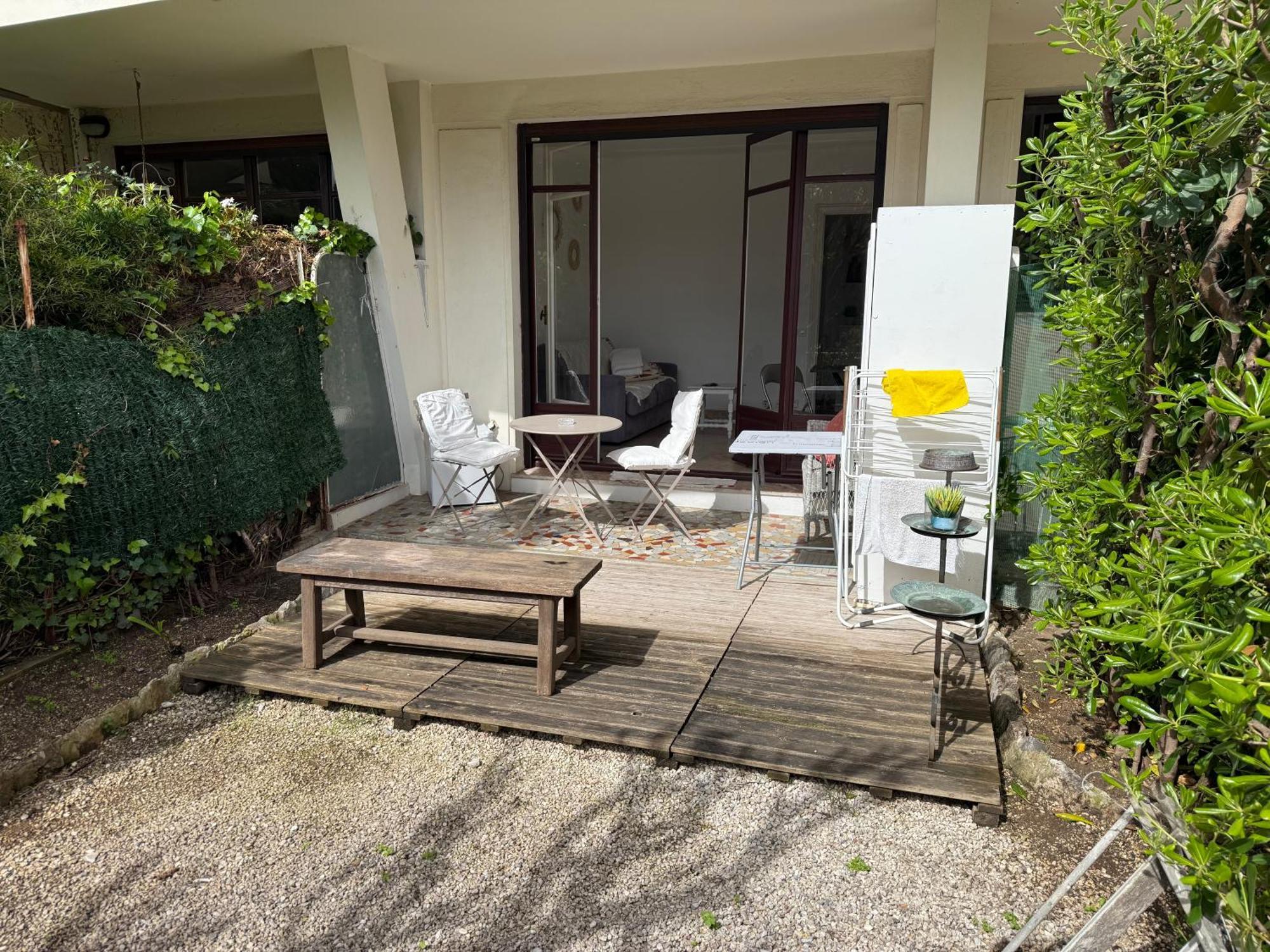 Studio calme à deux pas de la mer avec jardin et parking privé Beaulieu-sur-Mer Extérieur photo